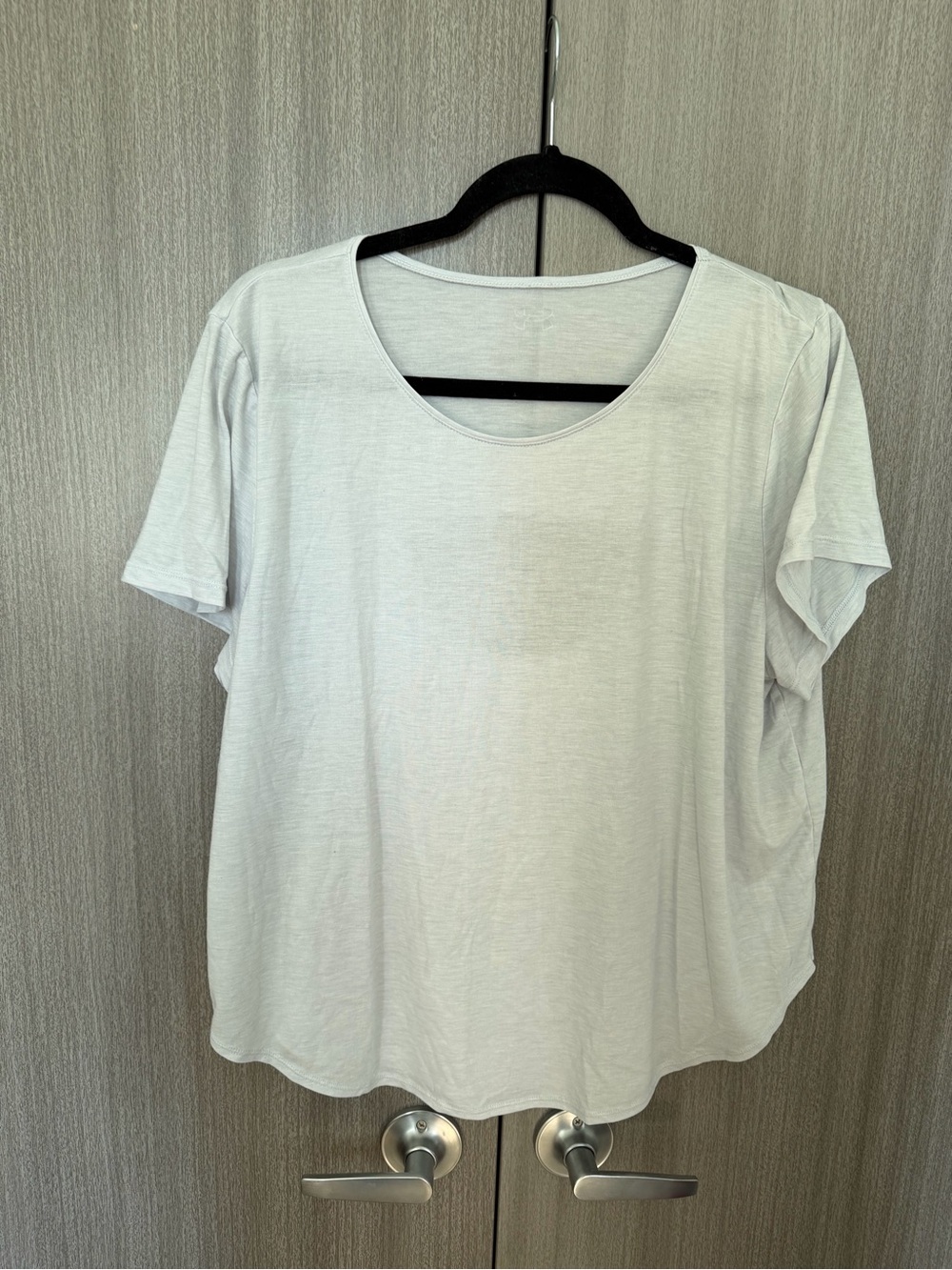 Women’s Scoop Neck Short Sleeve Top - Light Gray